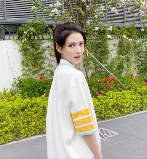 张予曦路人照曝光,素颜出镜又黑又瘦似路人,真爱粉都认不出来了