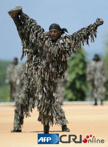 斯里兰卡116名空军特种兵展示技能高清组图