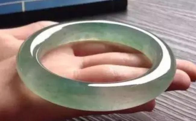 翡翠注胶和没注胶对比