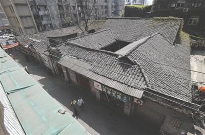 屋主拆了冯家大院6扇门 违法了 将受罚