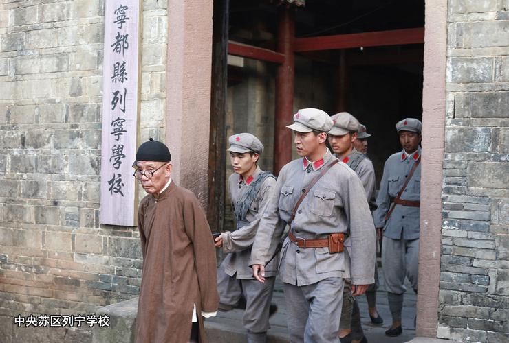 少共国际师