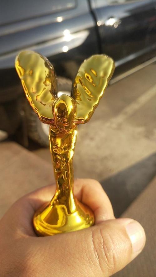 劳斯莱斯上的小金人多少钱 劳斯莱斯小金人是幻影