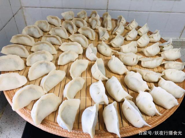 大年初五北京讲究吃饺子,我家饺子2种馅料,一家三口吃