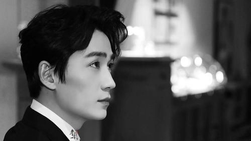 有一种绝美侧颜叫朱一龙的长睫毛,让你陷入深邃温柔的