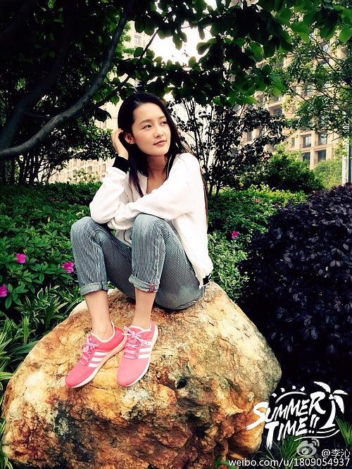 有没有觉得灵魂摆渡女主肖茵和李沁蜜汁相似?是否.