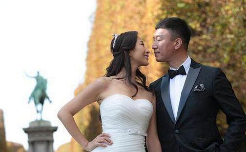 2009年下半年,孙红雷与正牌女友亲密牵手出席活动时遭  ,随后他坦白