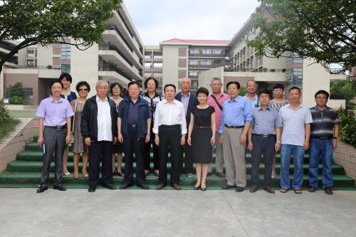 贵州省关工委顾庆金主任,徐敬原主任等领导到贵阳市民族在中学调研