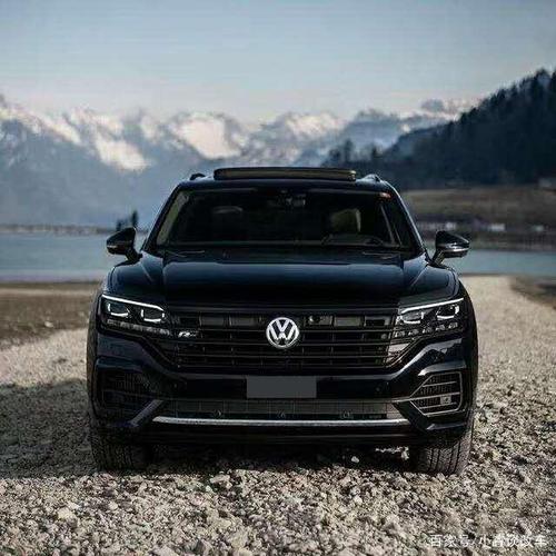 19款20款途锐改装黑武士全黑外观,熏黑矩阵大灯流水