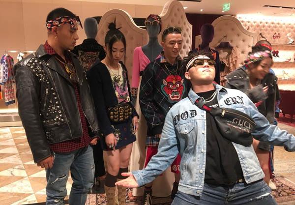 艾福杰尼的牙套是什么颜色的 新疆rapper被封抢镜小能手