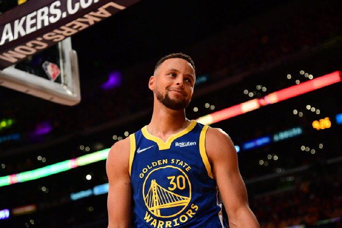 nba新赛季2021##勇士战胜湖人#【库里三双詹眉空砍67分 勇士121-114