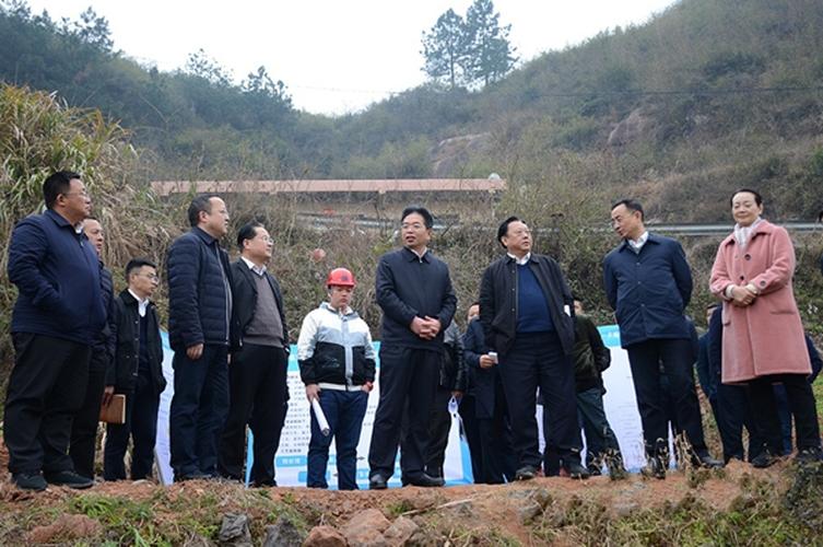 溆浦县委书记谢商成调研县城区污水处理厂二期项目和殡仪馆,公墓一期