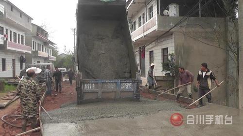 合川香龙镇:拓宽改造村级公路 方便川渝两边群众出行