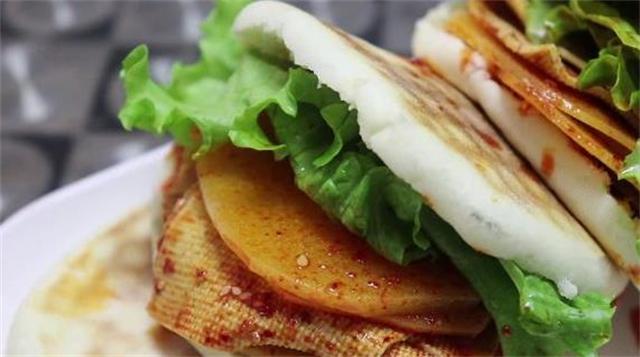 陕西特色小吃土豆片夹馍的做法香辣过瘾越吃越香做法超简单