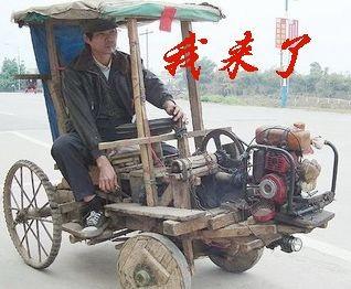 开着自制拖拉机来了表情