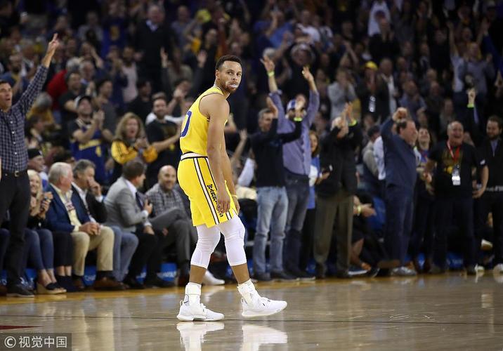 观众致敬库里 (来自:腾讯体育)