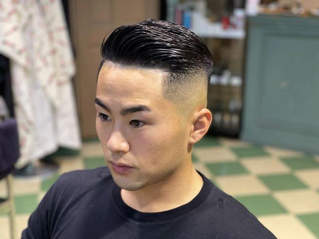 网易首页>网易号>正文申请入驻> 露额油头是一种很绅士的男士发型,很