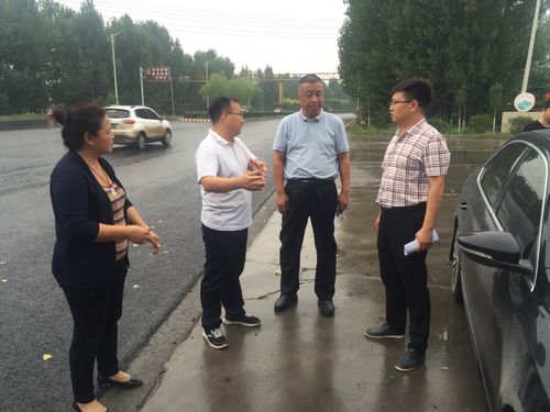 永年区交通局冒雨督导外环路"三地","三场","三边"整治工作