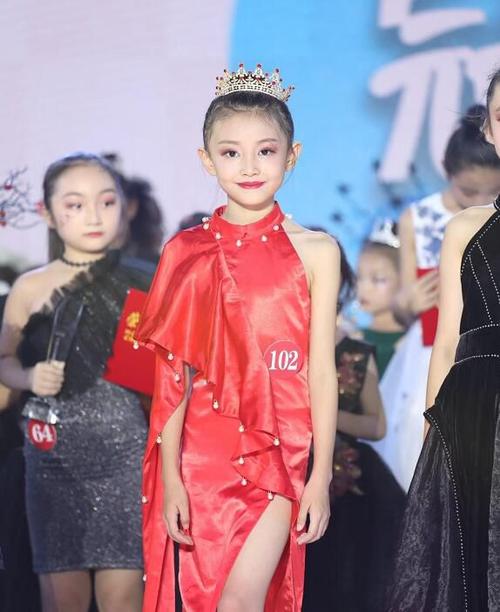 宋小睿作为模特自然是风格百变,她的气质也是非常出众,网友对其评价