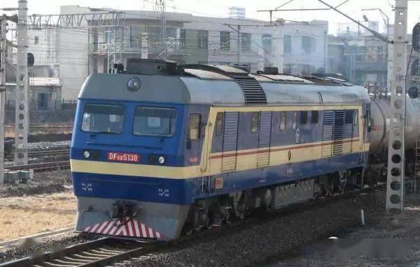 内燃机车东风8dj内燃机车东风9型内燃机车(哑巴)东风九的红色涂装东