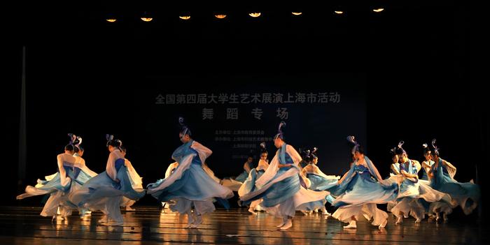 上海海事大学管乐团,合唱团,舞蹈团,民乐团,分别在上海交通大学,上海