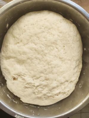 这是面团发酵好的状态,用时1.5个小时.