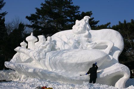南湖公园六座雪雕作品已完工