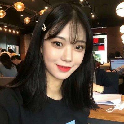 简单干净头像 黑色长发女生侧脸头像