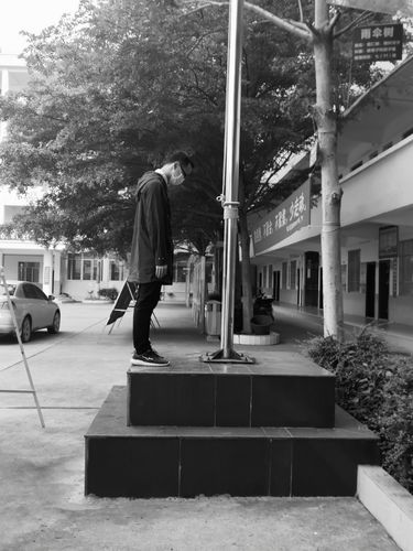 陆川县清湖镇初级中学在党中央,各镇党委和县直有关单位的领导下,我校