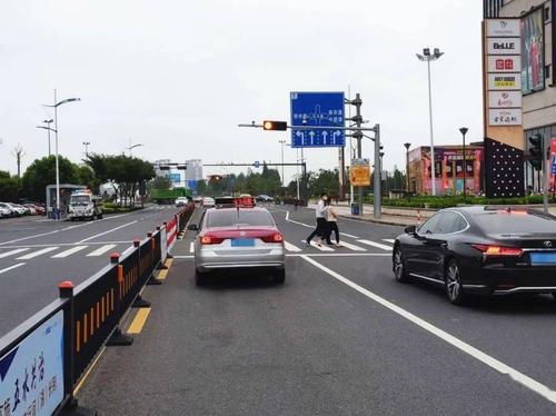 重要提醒!平湖这个闹市路口新增红绿灯,通行方式有大变化!