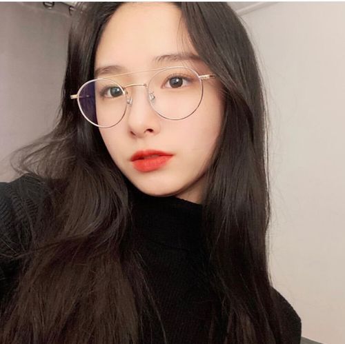 戴眼镜的女孩子