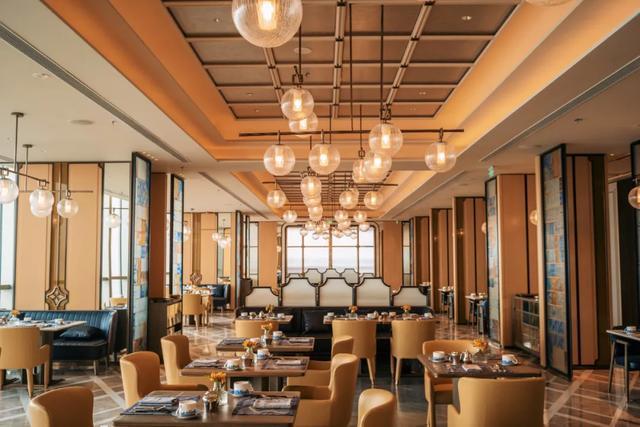 青岛瑞吉来了青岛酒店的天花板又高了