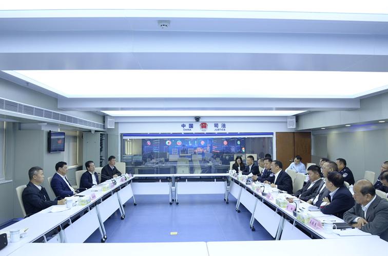 余新国在市委政法委常务副书记梁增昌陪同下到市司法局调研指导工作