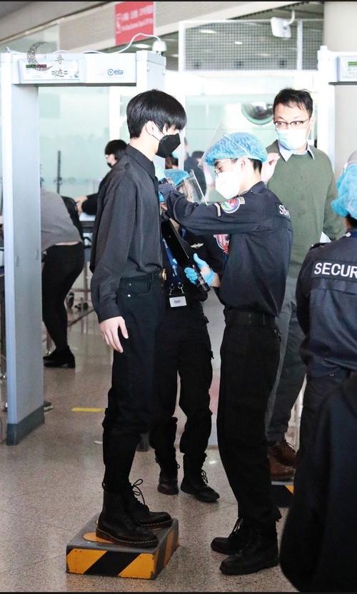 刘耀文真的是那种很正统的帅哥