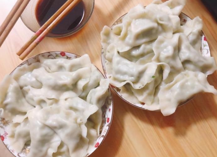 老姨用茄子包饺子,吃惯韭菜鸡蛋的我看呆了,东北吃货