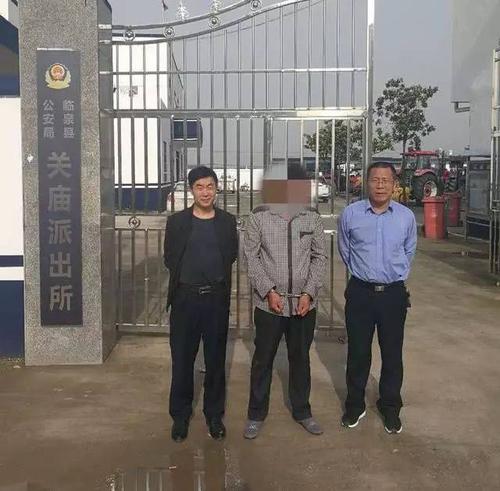 派出所长彭宇,指导员赵海港立即带领民警入村排查,竟发现在周边李老庄