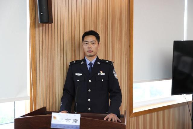 彭州公安举行服务成就荣誉授奖仪式暨"致敬荣耀·传承