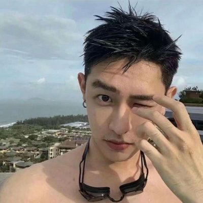 可爱搞怪的微信帅气男生头像