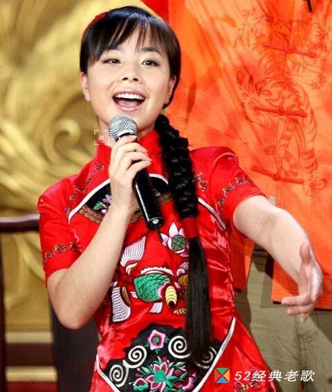 二妮/王小妮  词:金明  曲:冯晓泉  在我眼中 你是一朵小花  俏美可爱