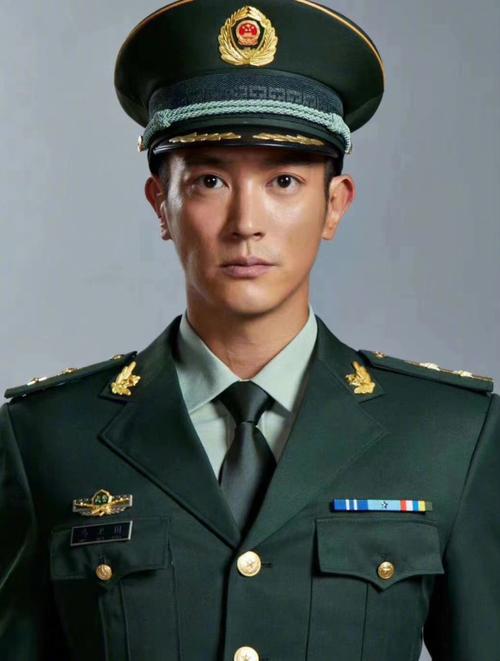 而且是特战队指挥员,单人作战实力比一般的军人更牛,出过各种任务