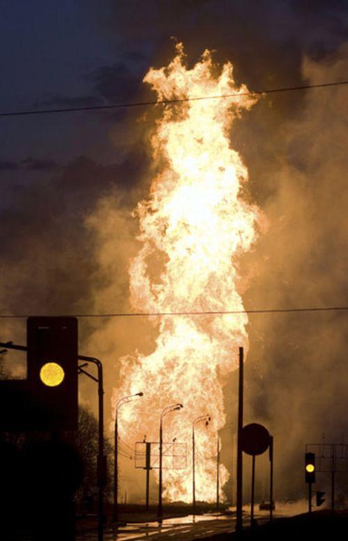 参考:莫斯科天然气管道爆炸 百米火焰冲天