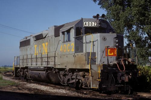 美国的gp38-2火车头与gp38有什么区别?