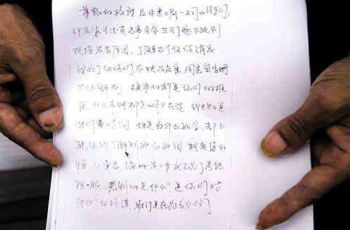 母亲有病,儿子嫌脏不管,母亲死后想要遗产,回家看到遗书,傻了