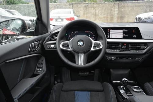 2021款宝马2系 225i m运动曜夜套装