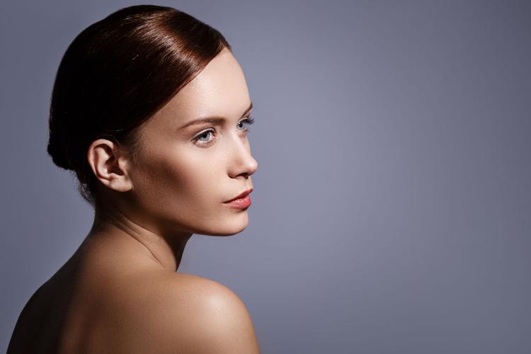 气质女郎侧面图