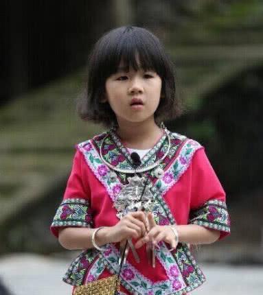 陆毅女儿贝儿参加节目时,只有5岁半.