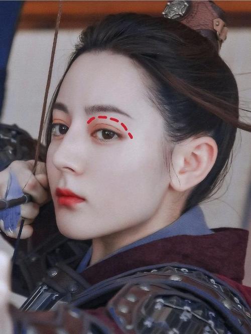 迪丽热巴的眼睛有多好看整形医院都选她的眼睛当模板