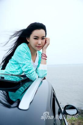 童菲海滩出游私照曝光 展曼妙身姿