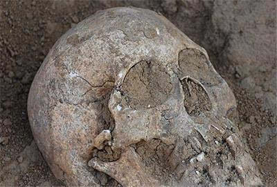 地震惊现百余骷髅头 太诡异被疑是邪恶"人蛹"吓坏村民