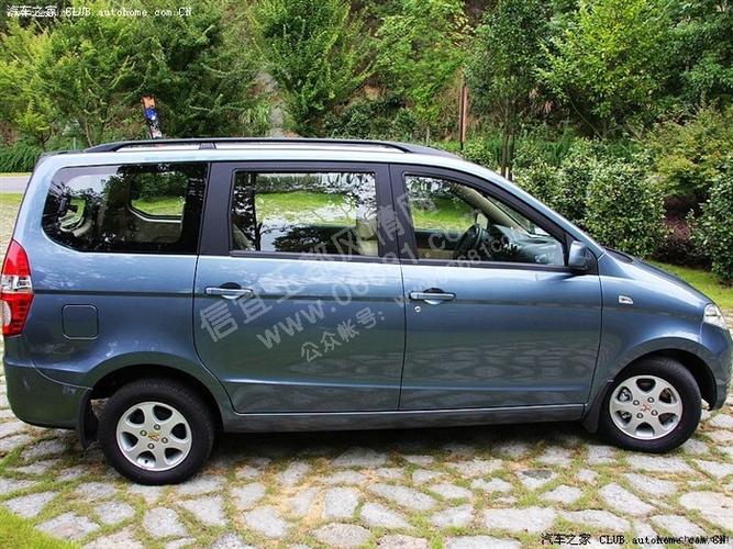 信宜五菱宏光七座商务车包车