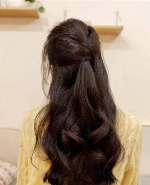 这样一款简单又易学的发型就好了,是不是很简单